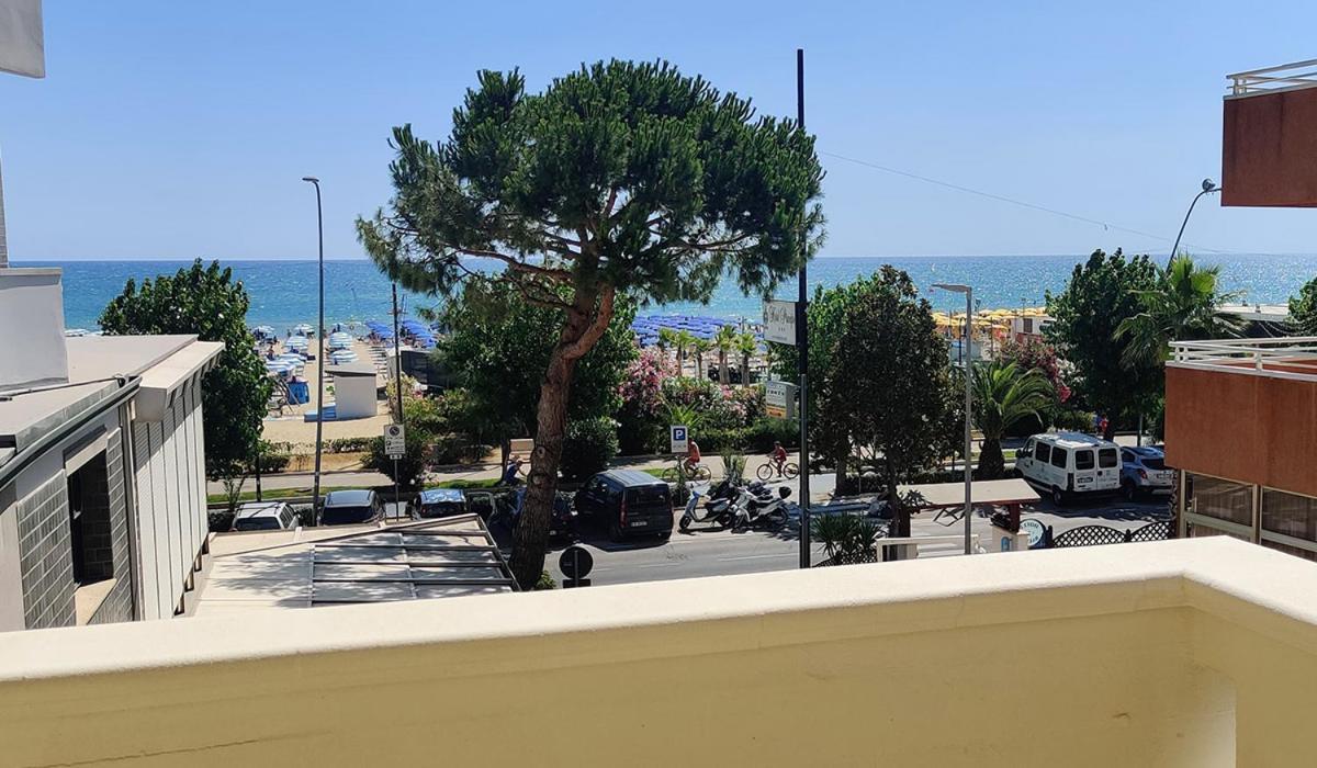 Residence Riviera Alba Adriatica Εξωτερικό φωτογραφία