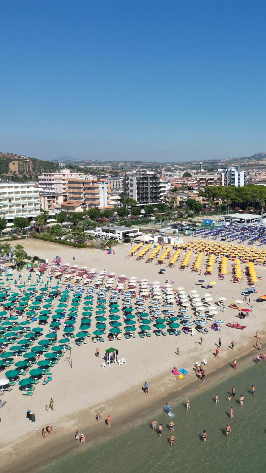 Residence Riviera Alba Adriatica Εξωτερικό φωτογραφία