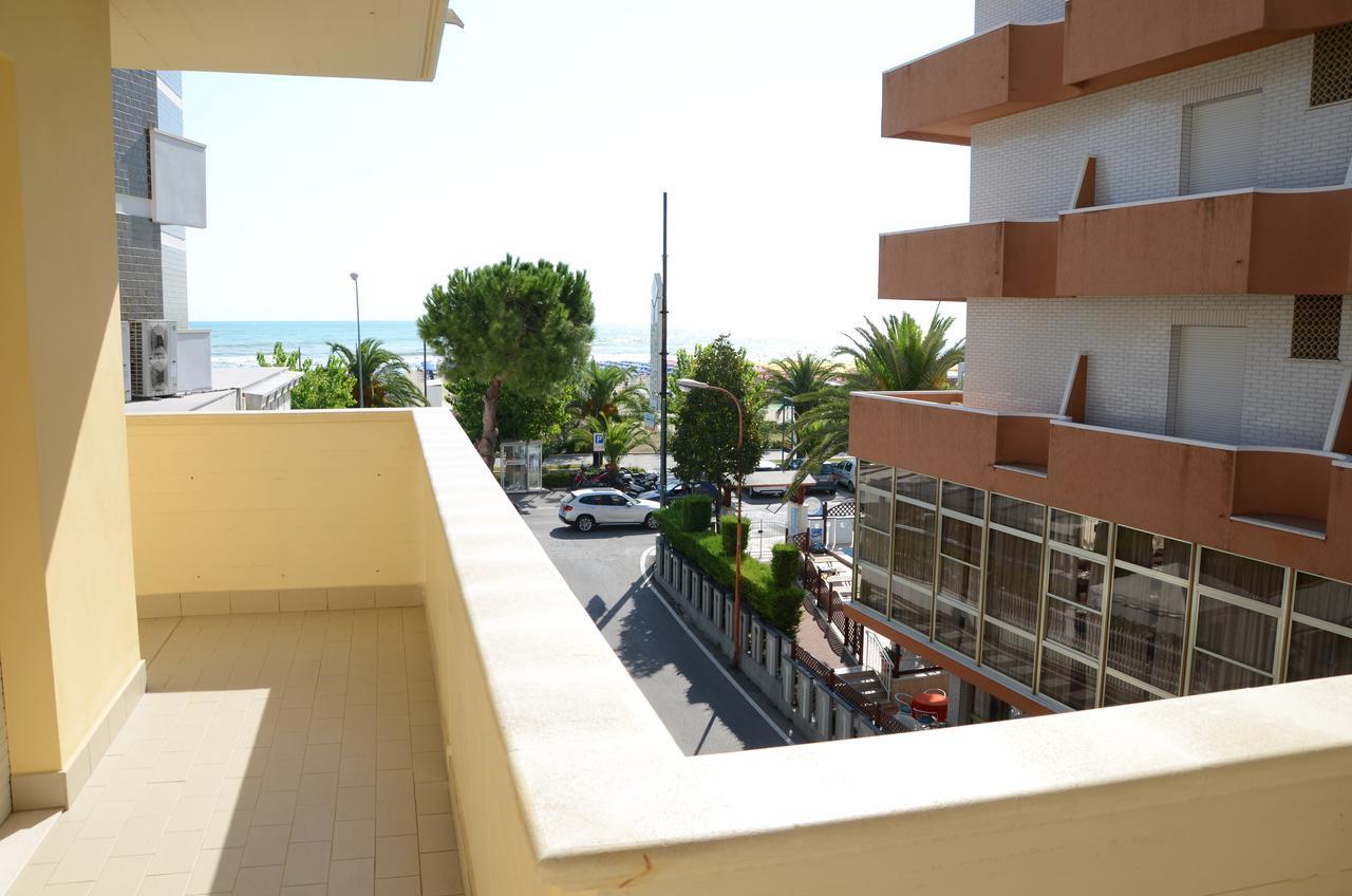 Residence Riviera Alba Adriatica Εξωτερικό φωτογραφία