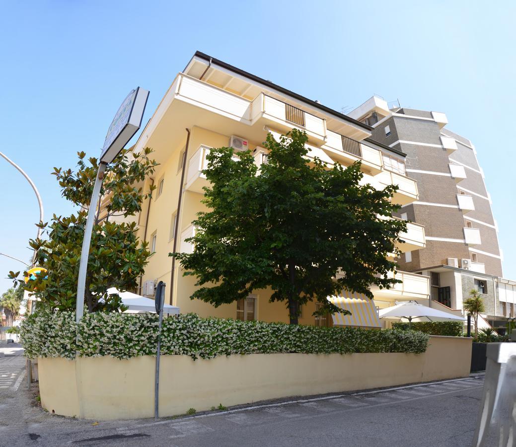 Residence Riviera Alba Adriatica Εξωτερικό φωτογραφία